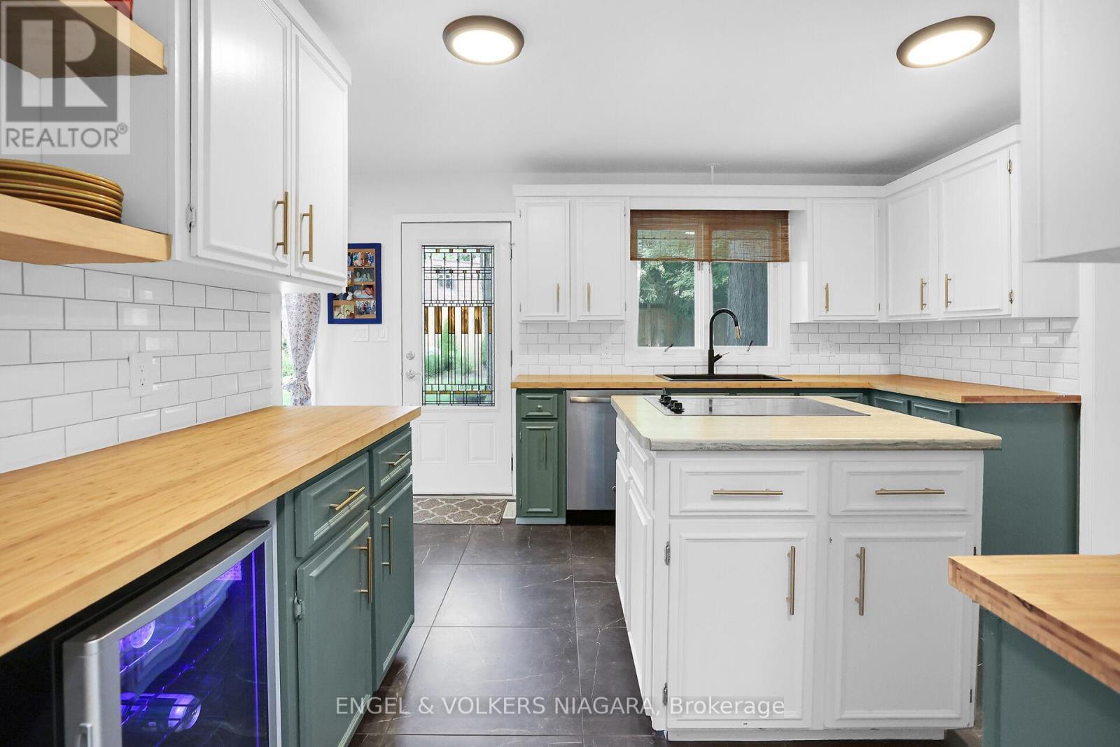 2459 Noella Crescent, Niagara Falls (Casey), ON - Indoor Photo Showing Kitchen