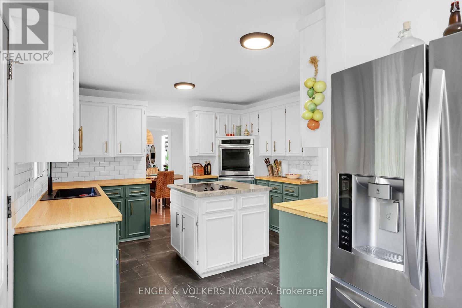 2459 Noella Crescent, Niagara Falls (Casey), ON - Indoor Photo Showing Kitchen
