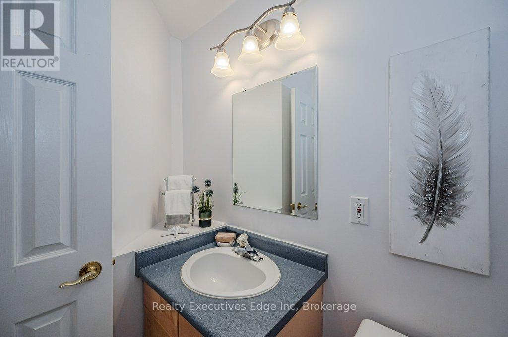 Main - 5 Camm Crescent, Guelph (Pineridge/Westminster Woods), ON - Indoor Photo Showing Bathroom