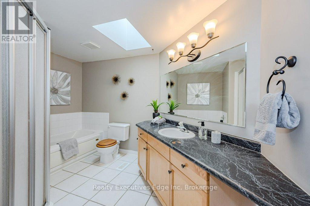 Main - 5 Camm Crescent, Guelph (Pineridge/Westminster Woods), ON - Indoor Photo Showing Bathroom