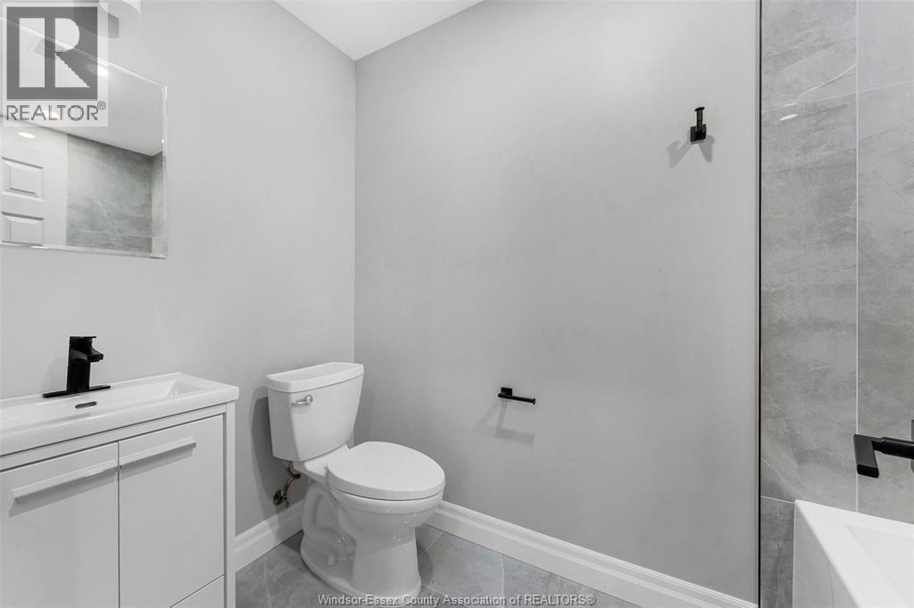 700 Brock Unit# A, Windsor, ON - Indoor Photo Showing Bathroom