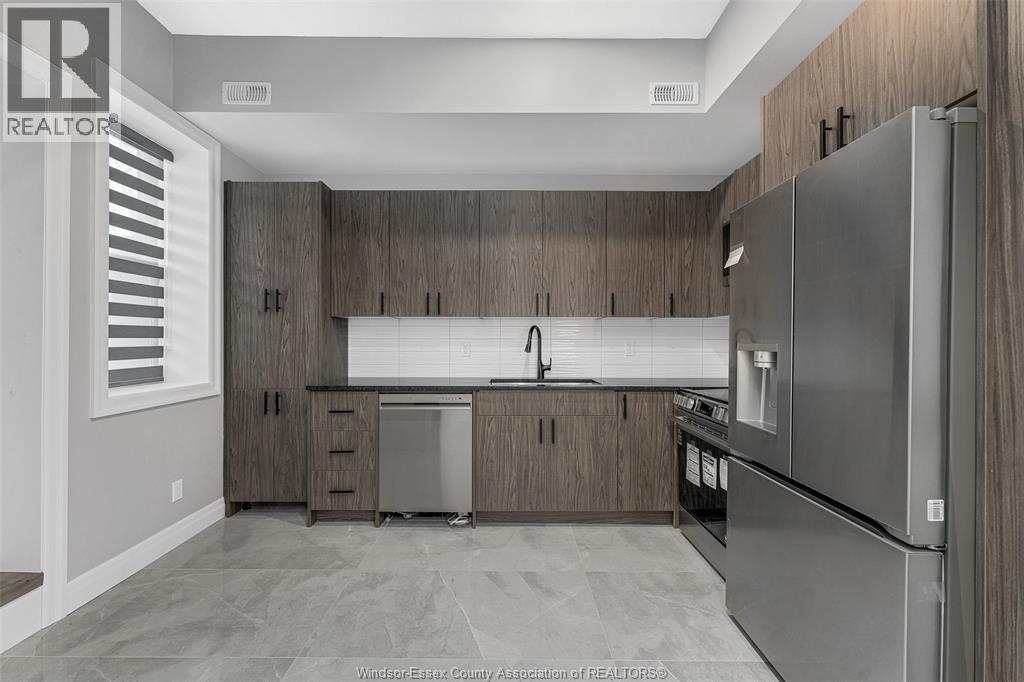 700 Brock Unit# A, Windsor, ON - Indoor Photo Showing Kitchen