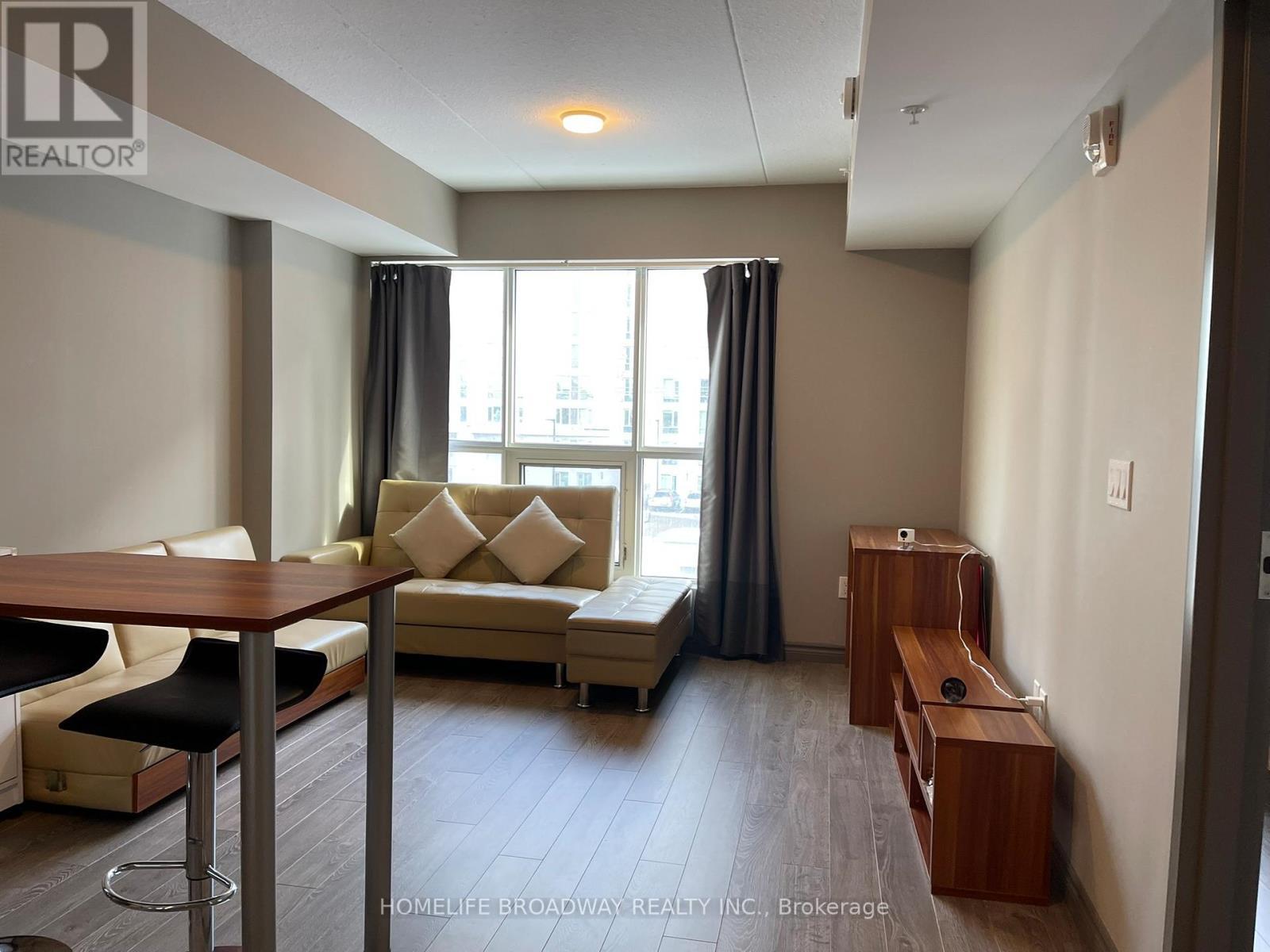 505 - 321 Spruce Street, Waterloo, ON - Indoor Photo Showing Living Room