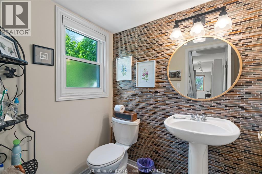 32 St Andrew Street South, St. Mary'S, ON - Indoor Photo Showing Bathroom