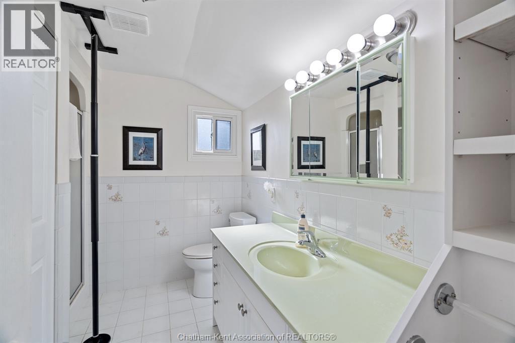 32 St Andrew Street South, St. Mary'S, ON - Indoor Photo Showing Bathroom