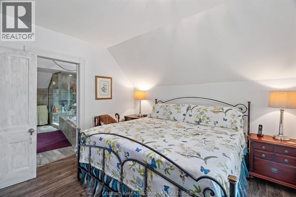 32 St Andrew Street South, St. Mary'S, ON - Indoor Photo Showing Bedroom