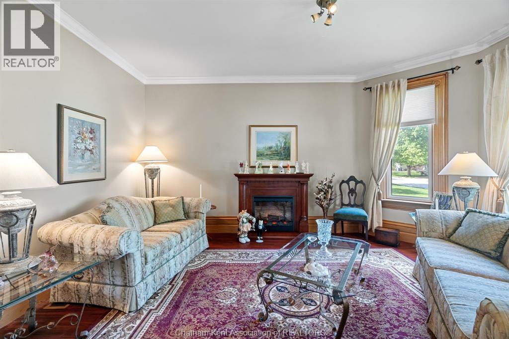 32 St Andrew Street South, St. Mary'S, ON - Indoor Photo Showing Living Room With Fireplace