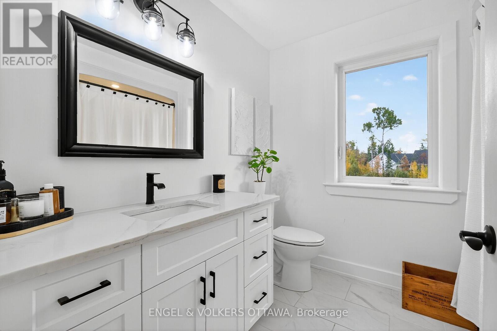 Bathrm 4-pc second level - 57 Paul A. Bertrand Drive, Mcnab/Braeside, ON - Indoor Photo Showing Bathroom