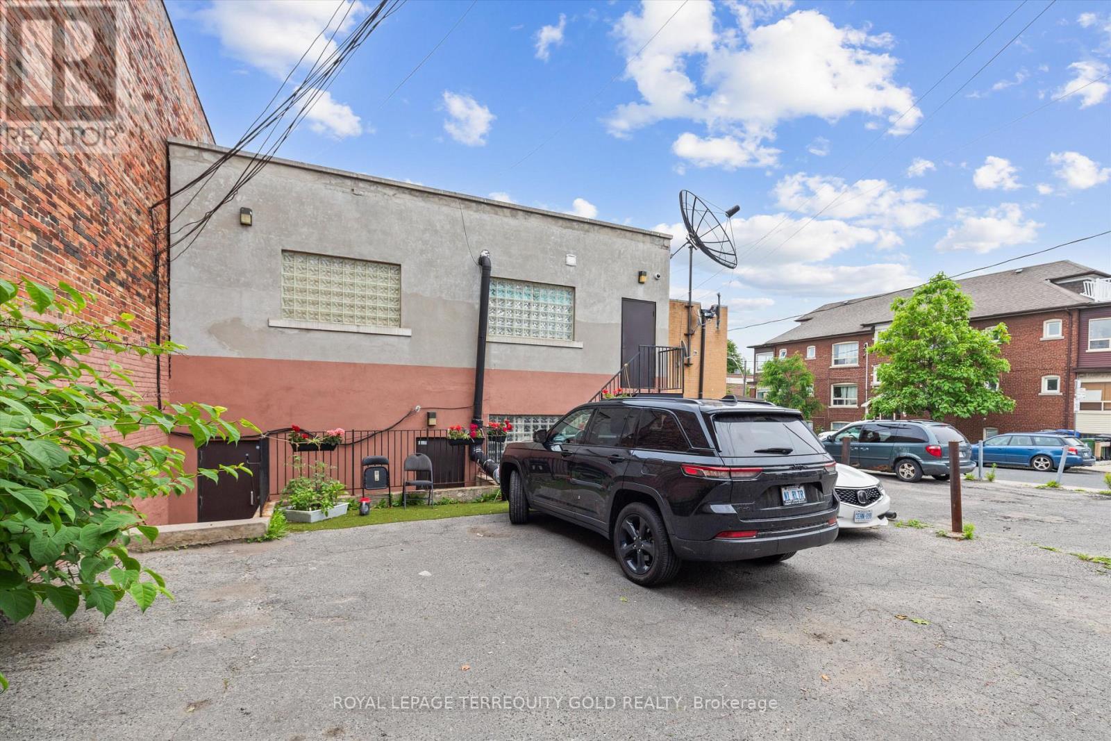 1662 & 1664 Dufferin Street, Toronto, ON