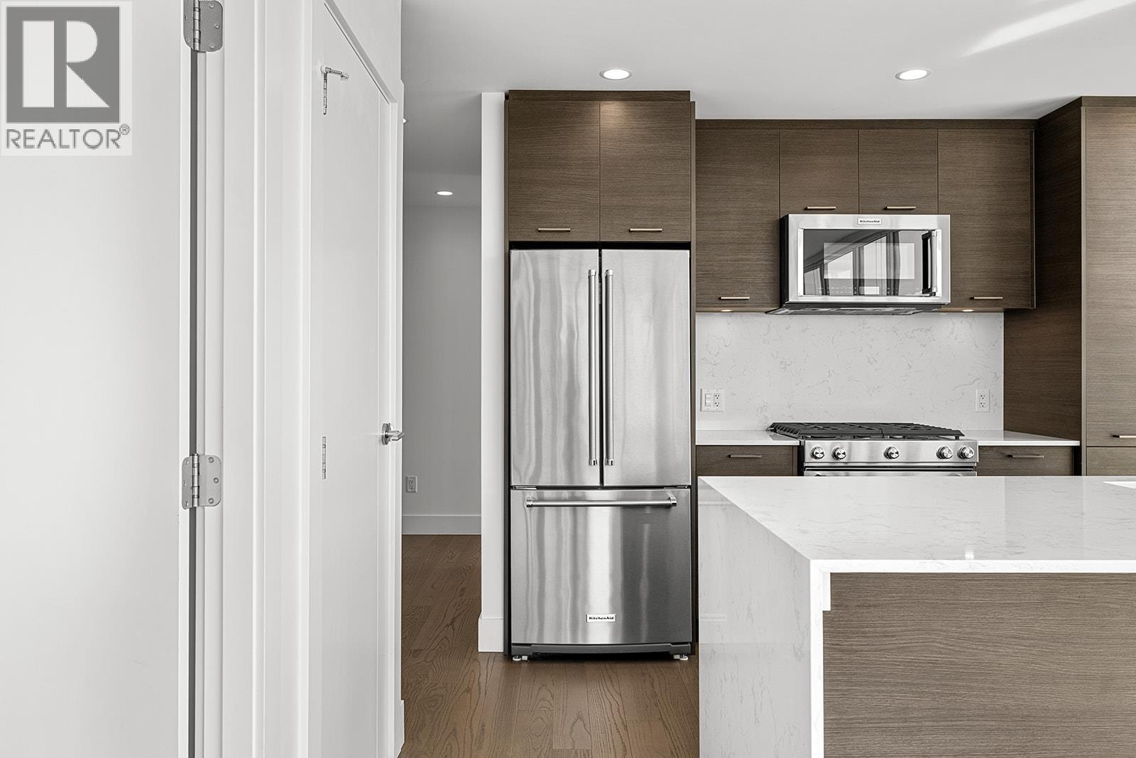 1191 Sunset Drive Unit# 802, Kelowna, BC - Indoor Photo Showing Kitchen