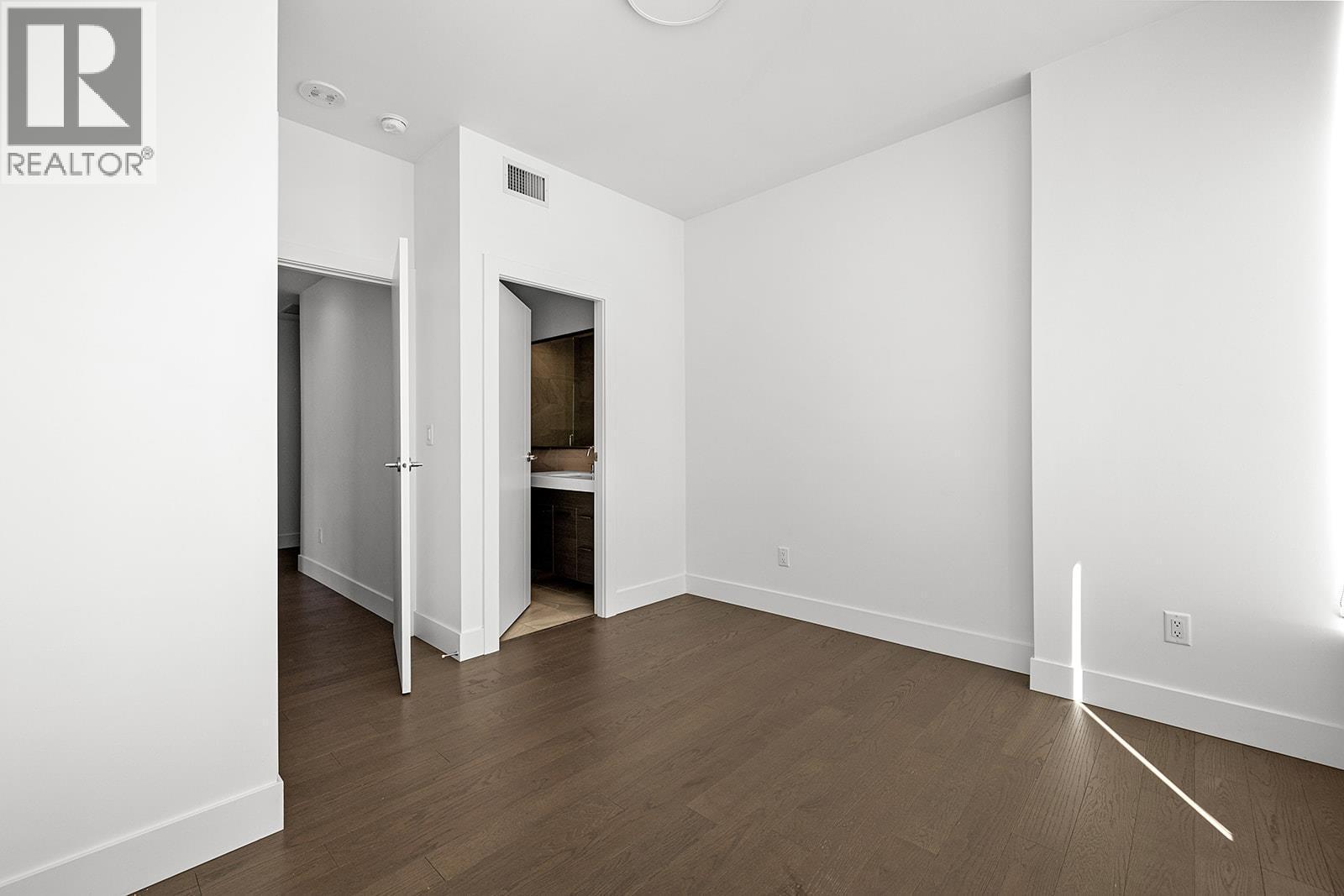 1191 Sunset Drive Unit# 802, Kelowna, BC - Indoor Photo Showing Other Room