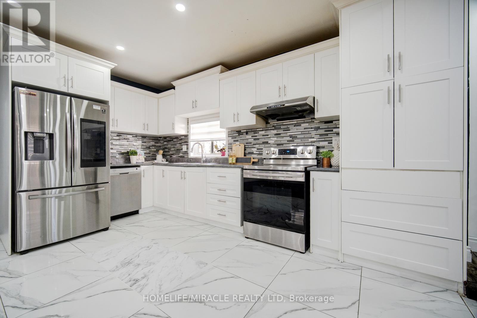 201 Emerson Avenue, London South, ON - Indoor Photo Showing Kitchen With Stainless Steel Kitchen With Upgraded Kitchen
