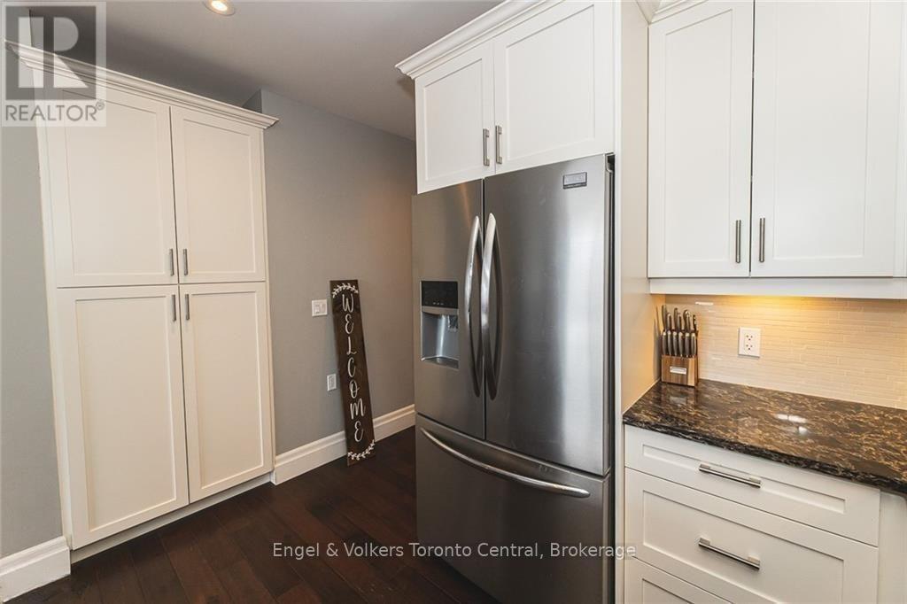 301 - 945 3Rd Avenue E, Owen Sound, ON - Indoor Photo Showing Kitchen