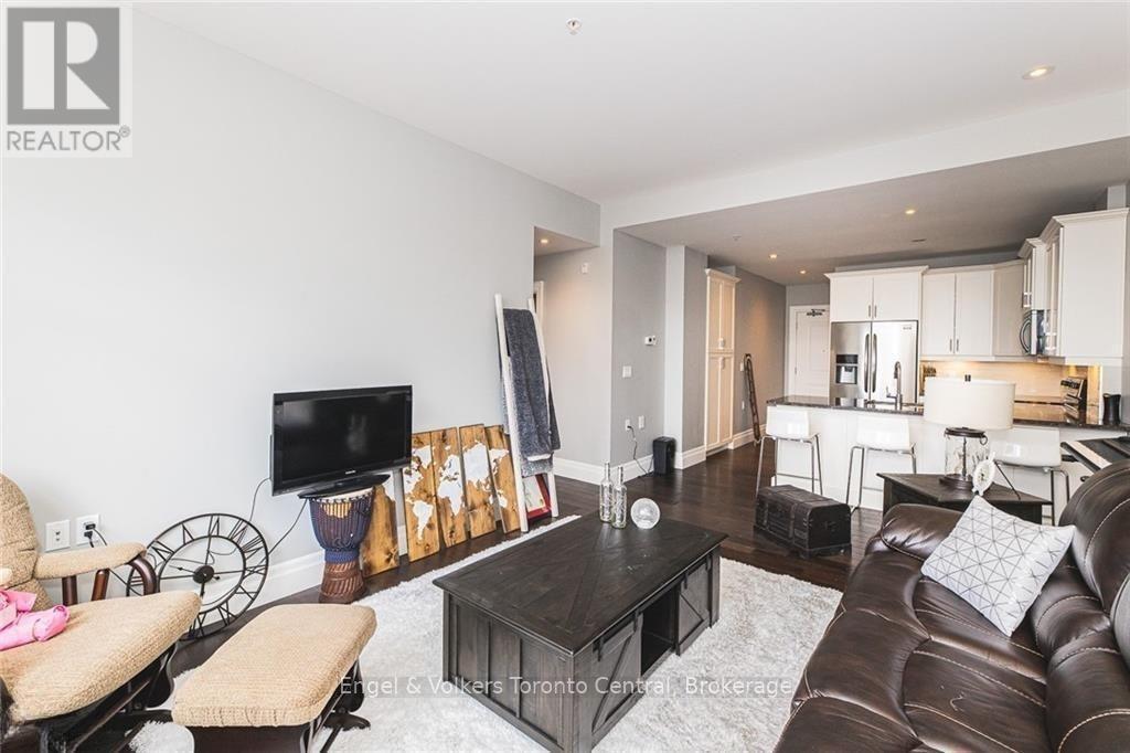 301 - 945 3Rd Avenue E, Owen Sound, ON - Indoor Photo Showing Living Room