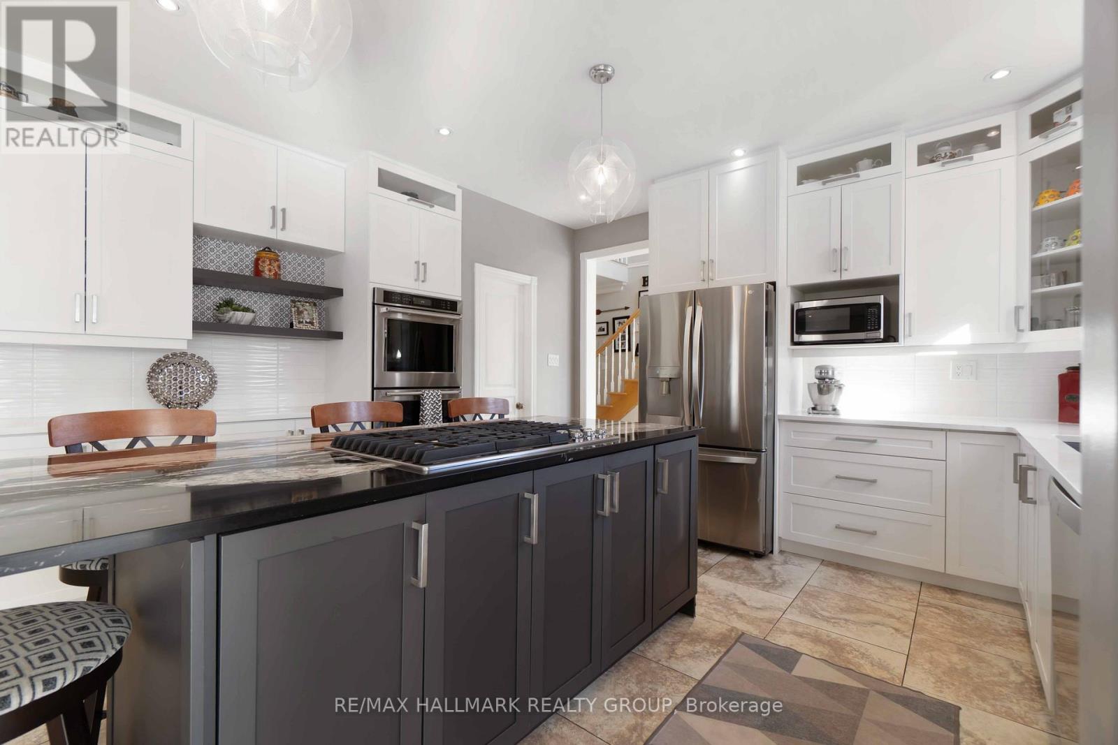137 Goodman Drive, Ottawa, ON - Indoor Photo Showing Kitchen With Upgraded Kitchen