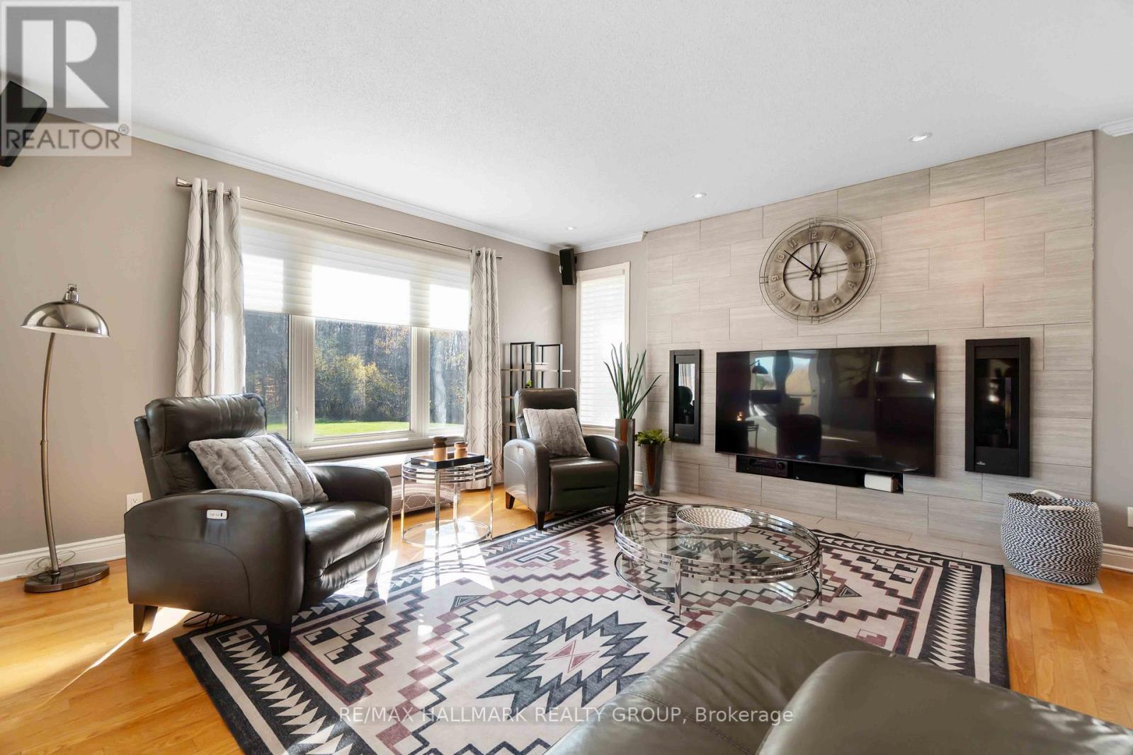 137 Goodman Drive, Ottawa, ON - Indoor Photo Showing Living Room