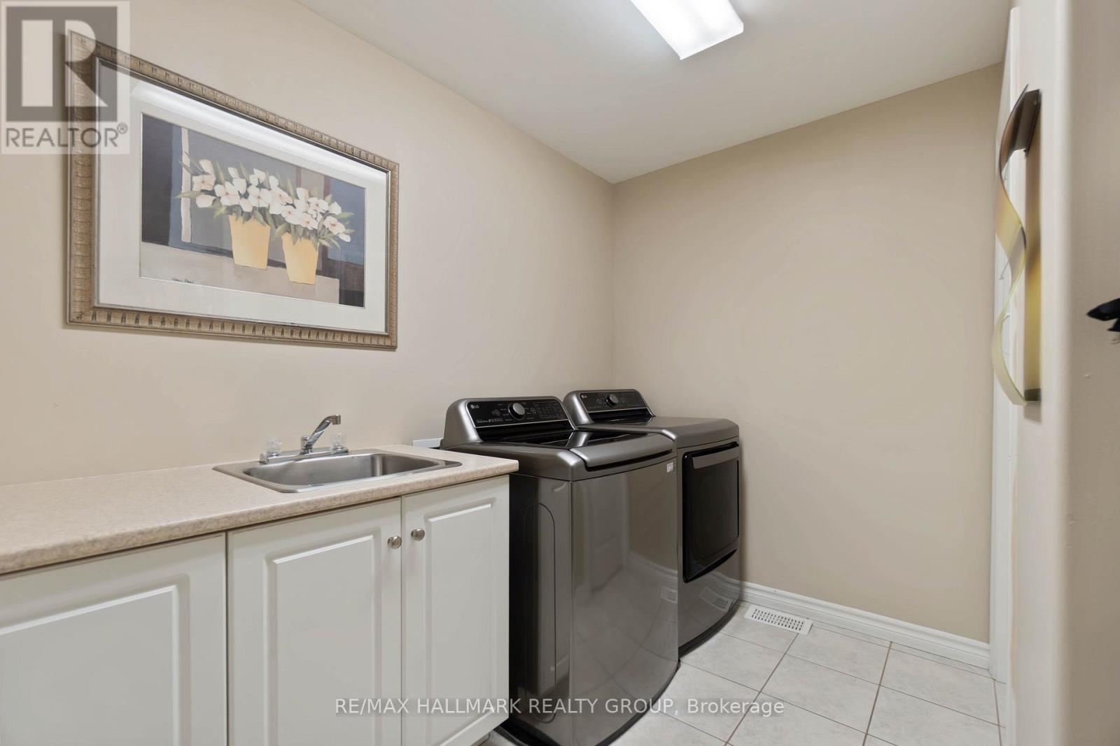 137 Goodman Drive, Ottawa, ON - Indoor Photo Showing Laundry Room