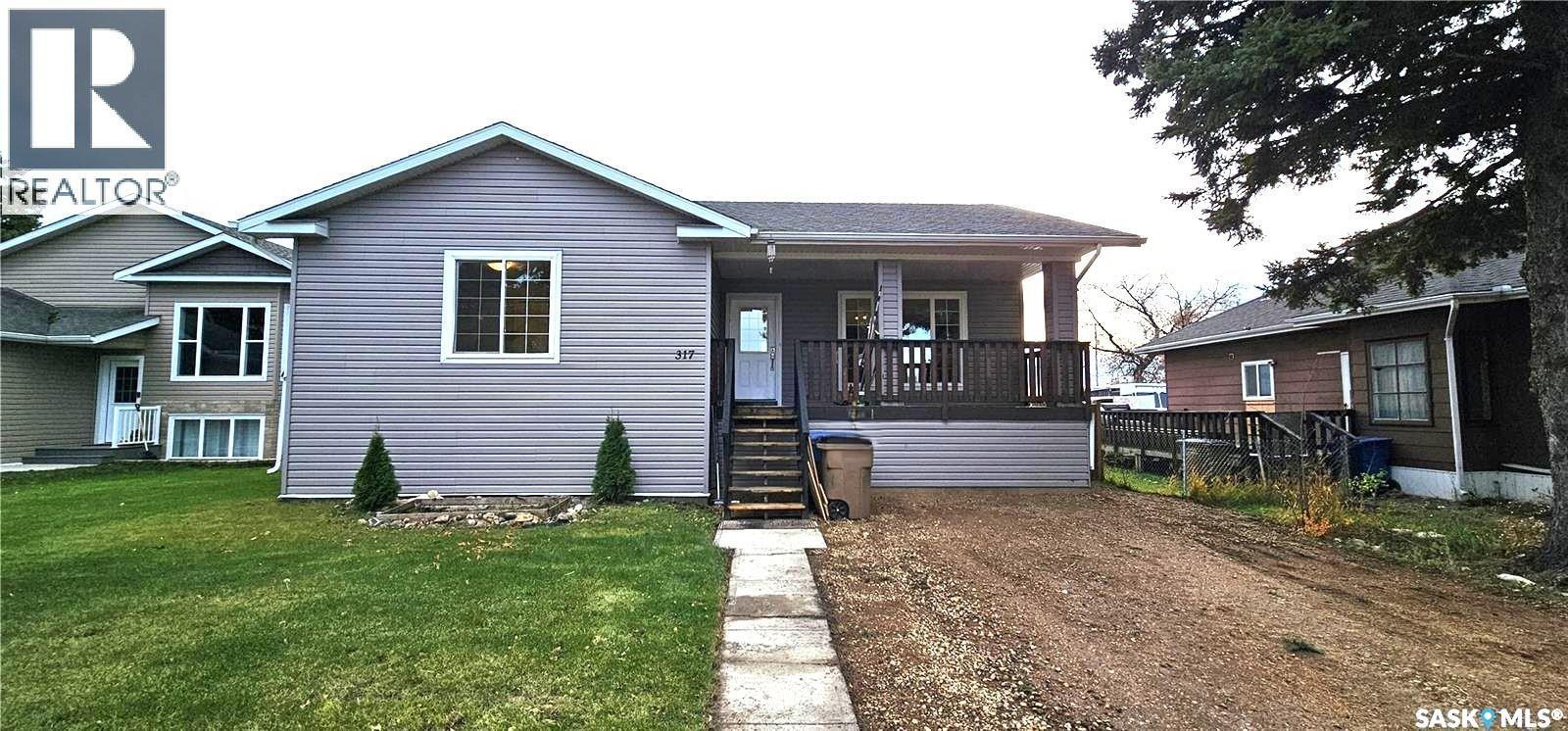 317 Burrows Avenue W, Melfort, SK - Outdoor With Deck Patio Veranda