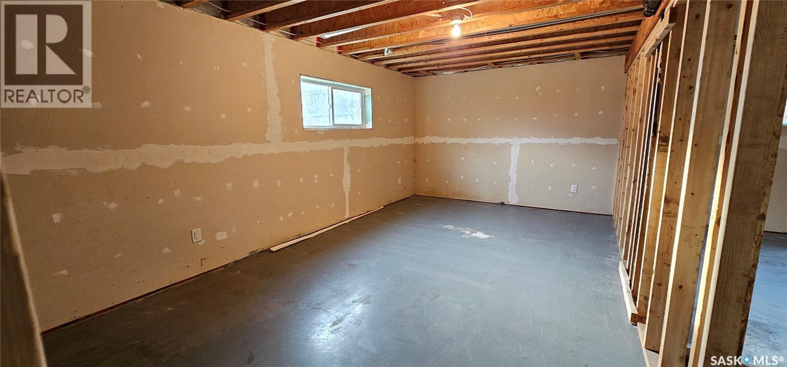 317 Burrows Avenue W, Melfort, SK - Indoor