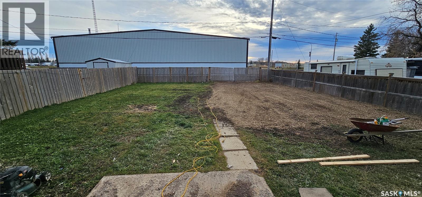 317 Burrows Avenue W, Melfort, SK - Outdoor