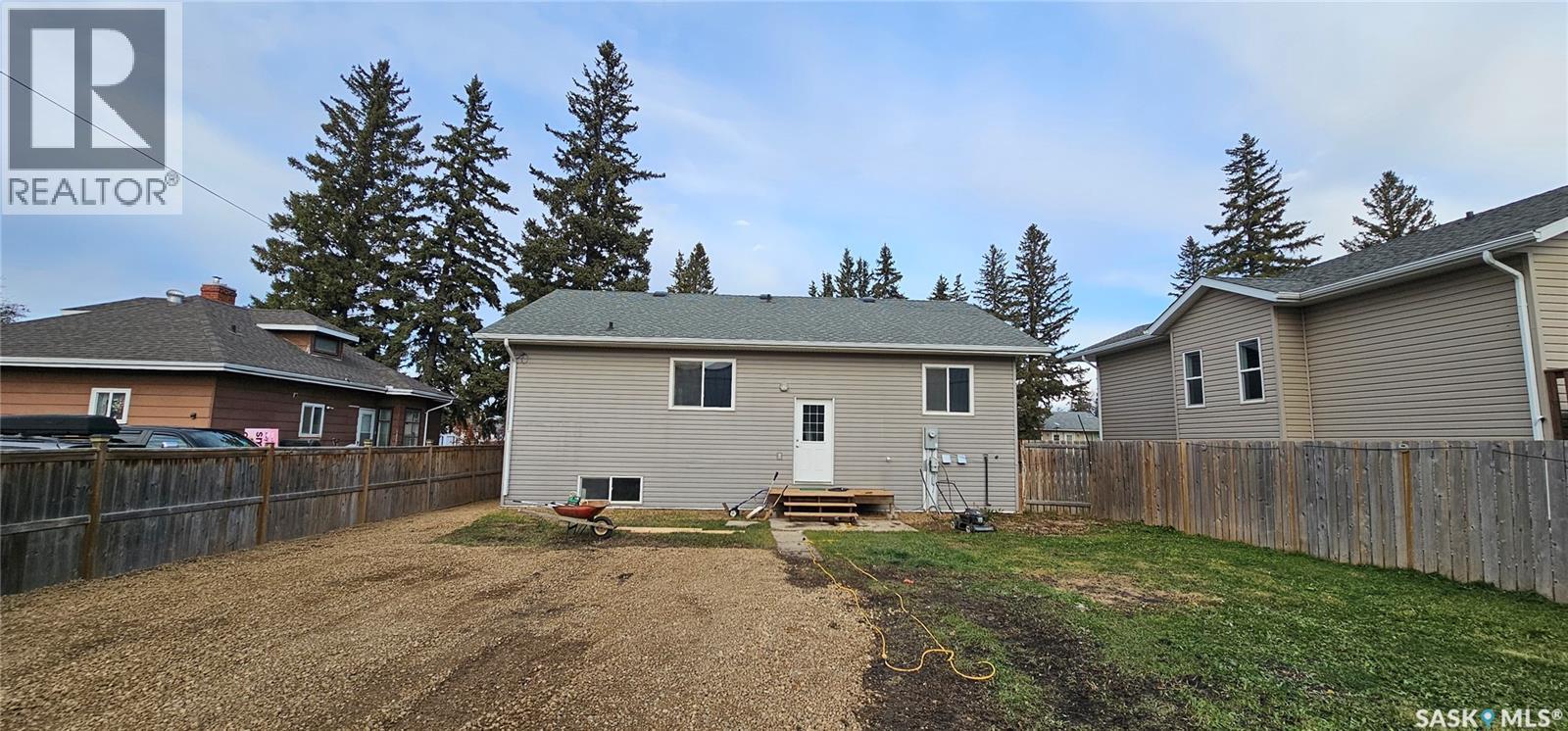 317 Burrows Avenue W, Melfort, SK - Outdoor