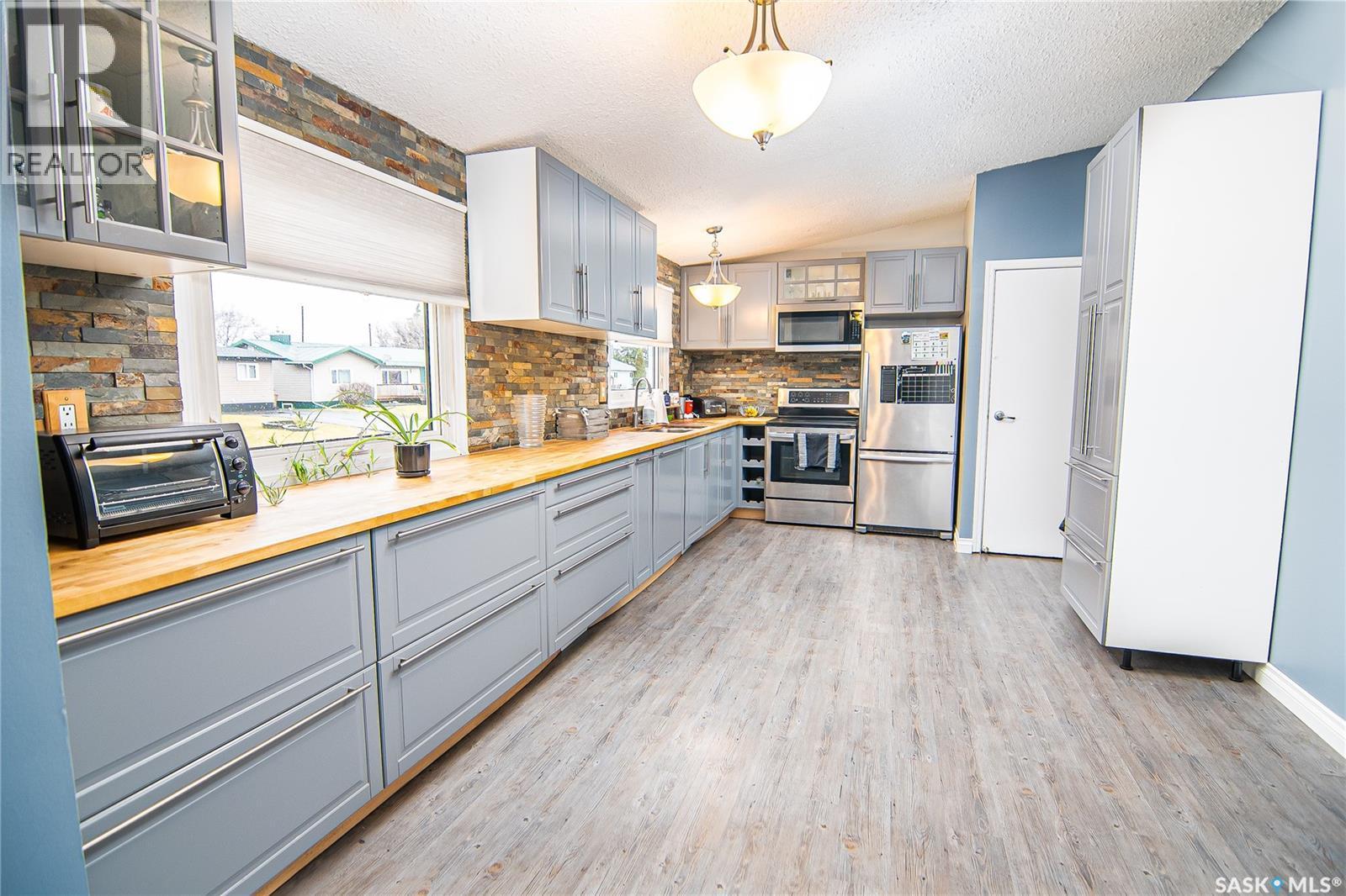 120 Saskatchewan Crescent, Kinistino, SK - Indoor Photo Showing Kitchen