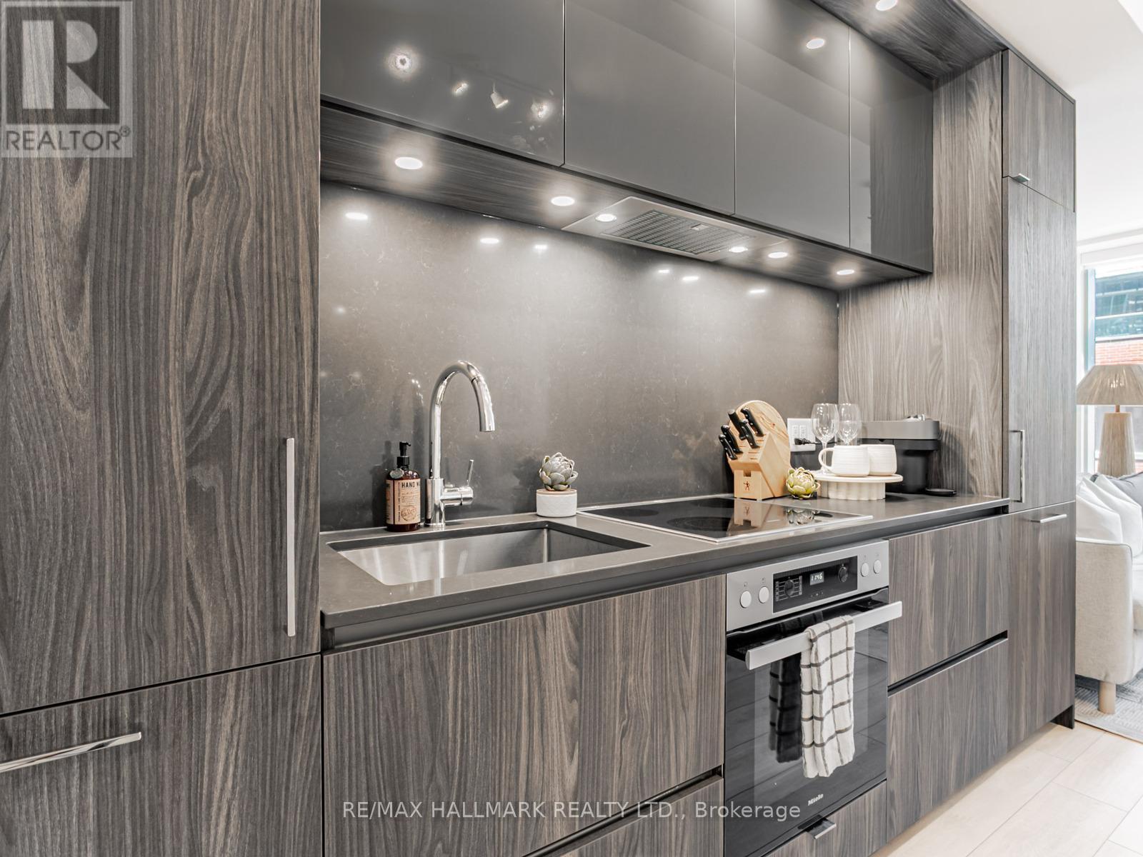 419 - 15 Mercer Street, Toronto, ON - Indoor Photo Showing Kitchen