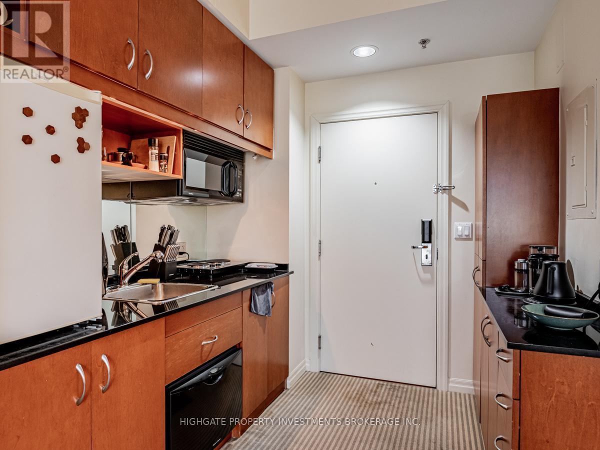 2005 - 1 King Street W, Toronto, ON - Indoor Photo Showing Kitchen With Double Sink