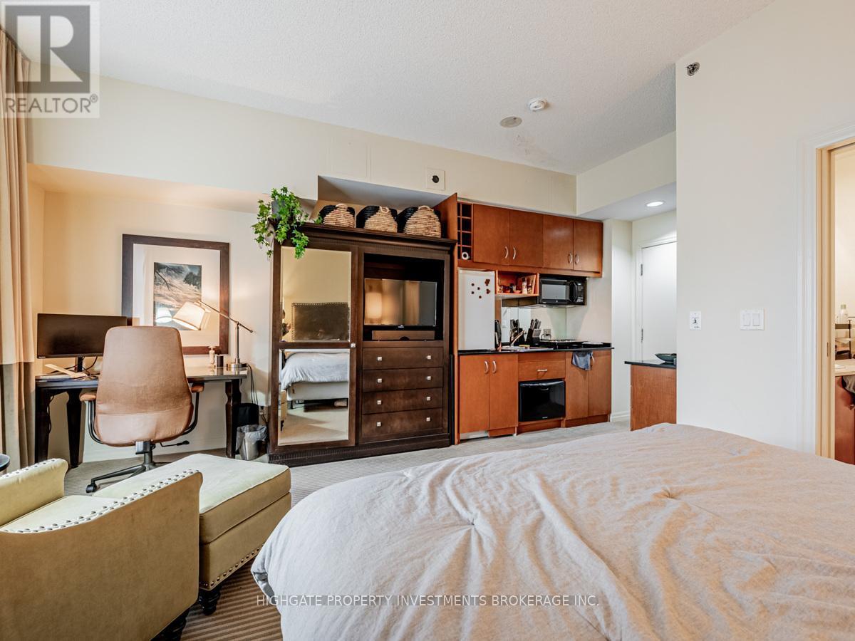 2005 - 1 King Street W, Toronto, ON - Indoor Photo Showing Bedroom