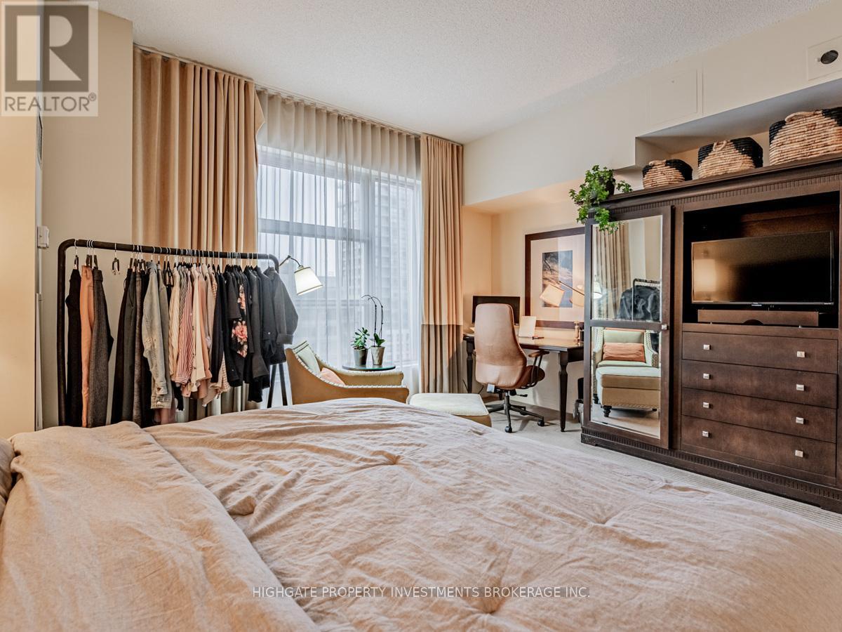 2005 - 1 King Street W, Toronto, ON - Indoor Photo Showing Bedroom