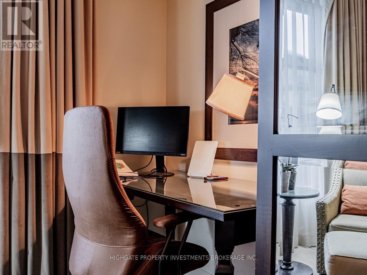 2005 - 1 King Street W, Toronto, ON - Indoor