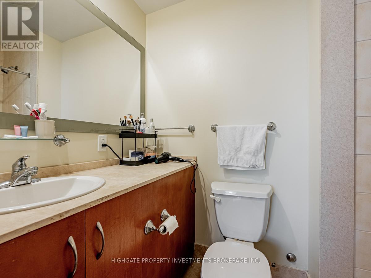 2005 - 1 King Street W, Toronto, ON - Indoor Photo Showing Bathroom