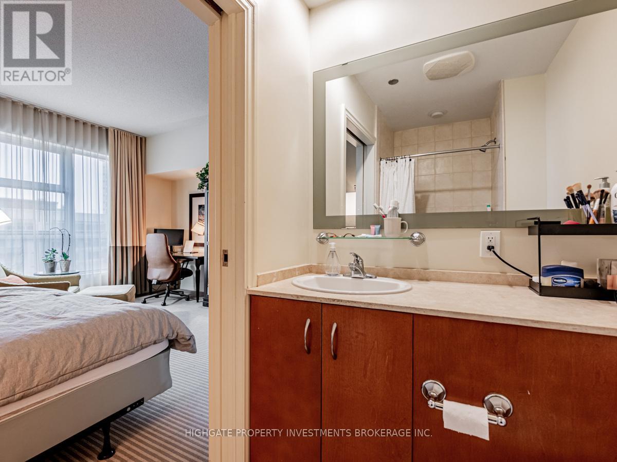 2005 - 1 King Street W, Toronto, ON - Indoor Photo Showing Bathroom