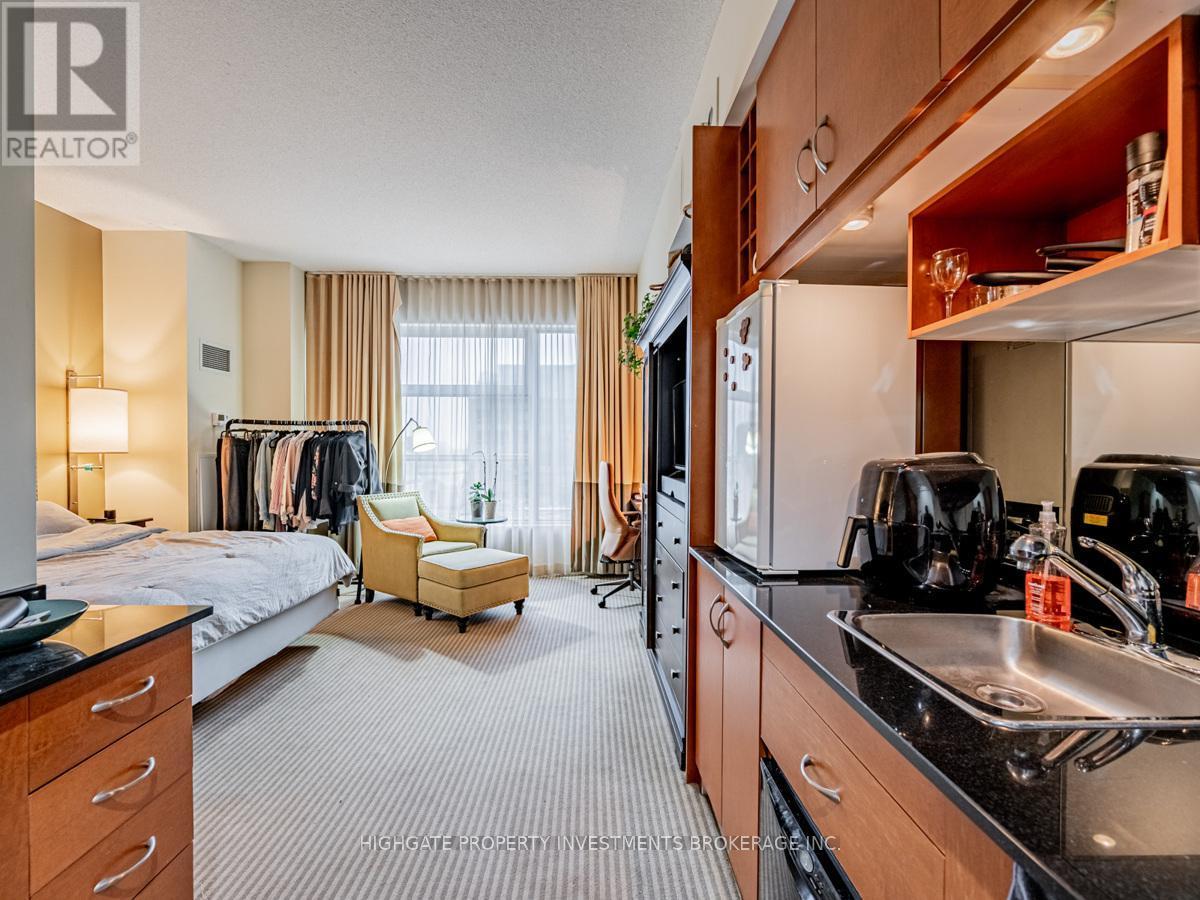 2005 - 1 King Street W, Toronto, ON - Indoor