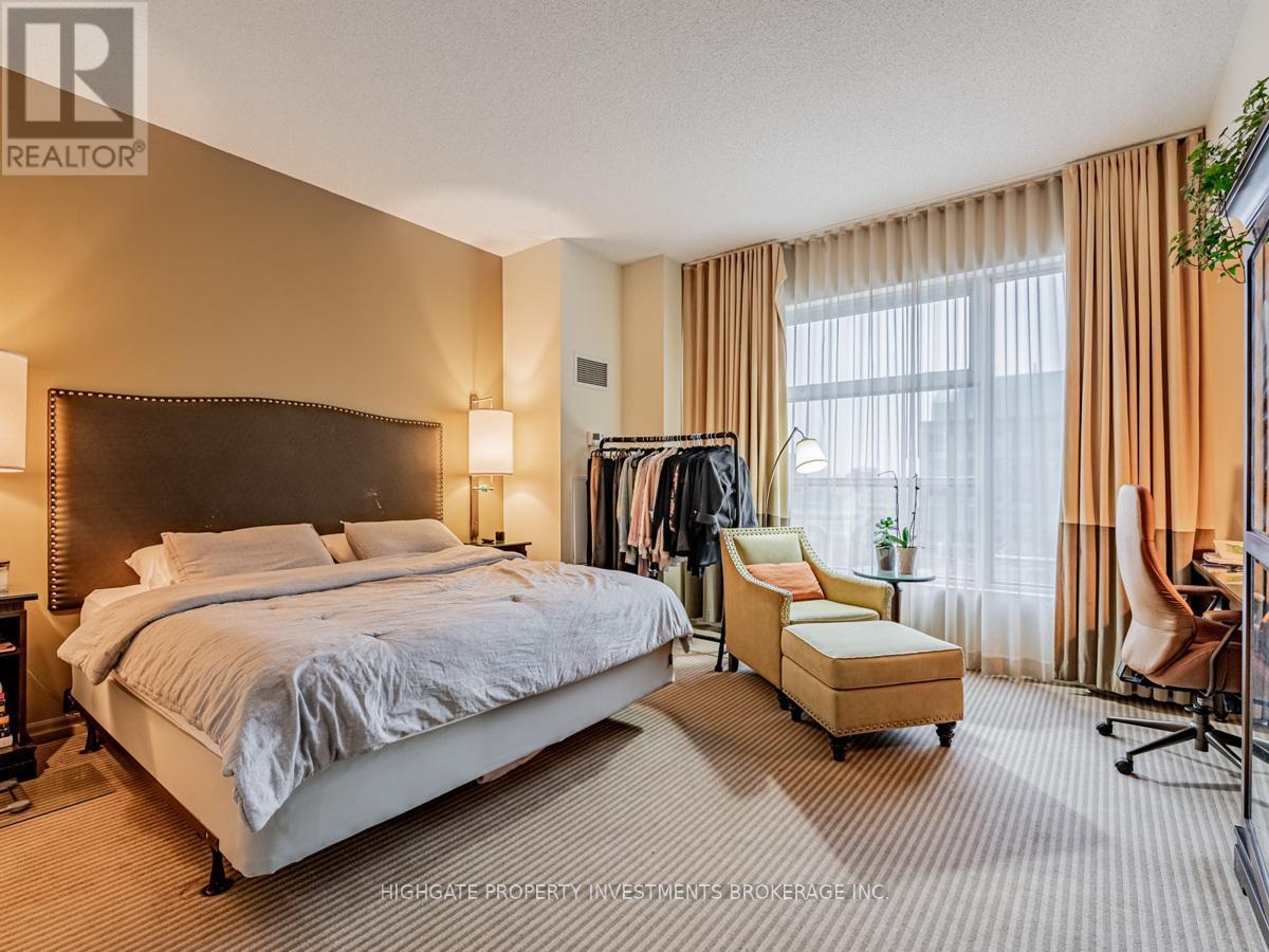 2005 - 1 King Street W, Toronto, ON - Indoor Photo Showing Bedroom