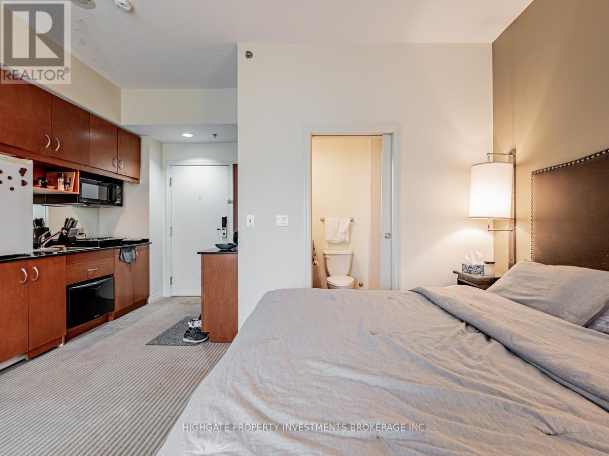 2005 - 1 King Street W, Toronto, ON - Indoor Photo Showing Bedroom