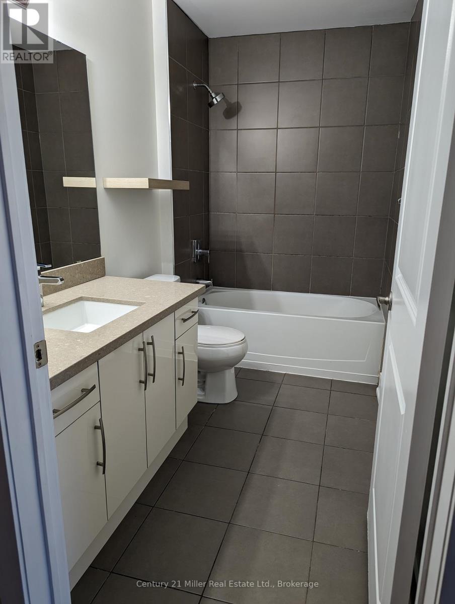 106 - 85 Robinson Street, Hamilton (Durand), ON - Indoor Photo Showing Bathroom