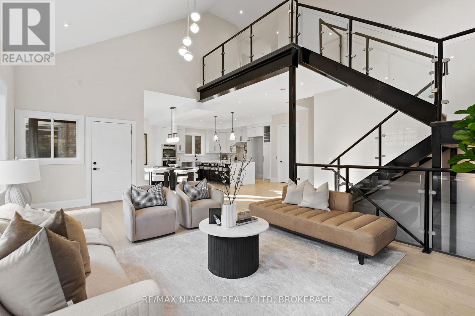 13 Kenmir Avenue, Niagara-On-The-Lake (St. Davids), ON - Indoor Photo Showing Living Room