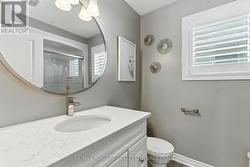 4 piece main bathroom. -