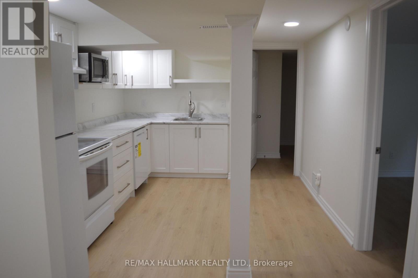 Lower - 10 Johnson Road, Aurora, ON - Indoor Photo Showing Kitchen