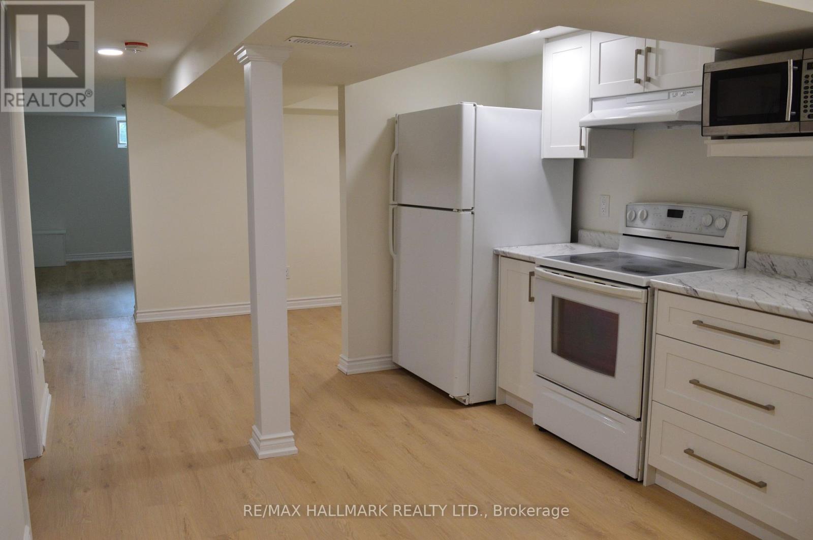 Lower - 10 Johnson Road, Aurora, ON - Indoor Photo Showing Kitchen
