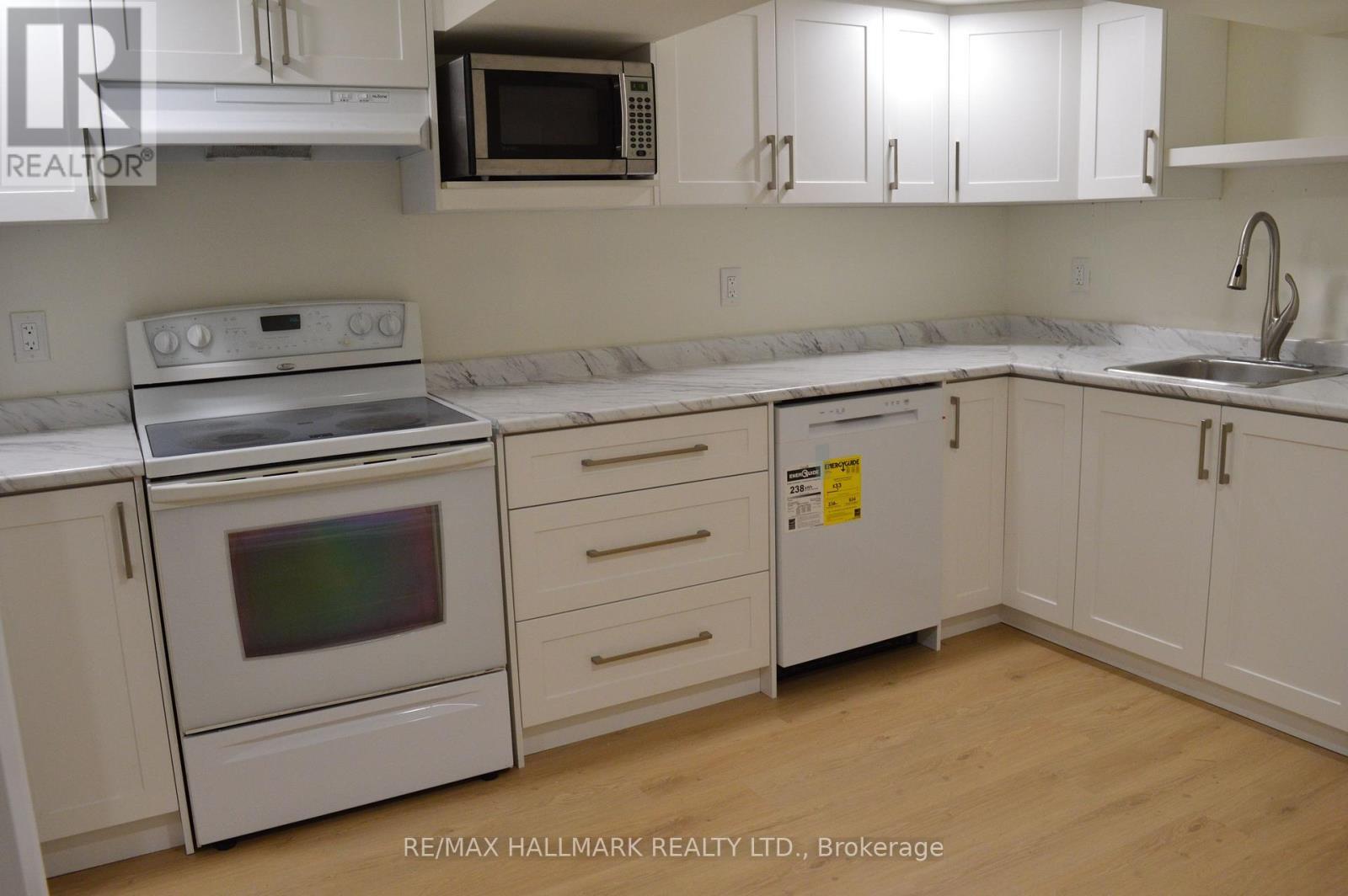 Lower - 10 Johnson Road, Aurora, ON - Indoor Photo Showing Kitchen