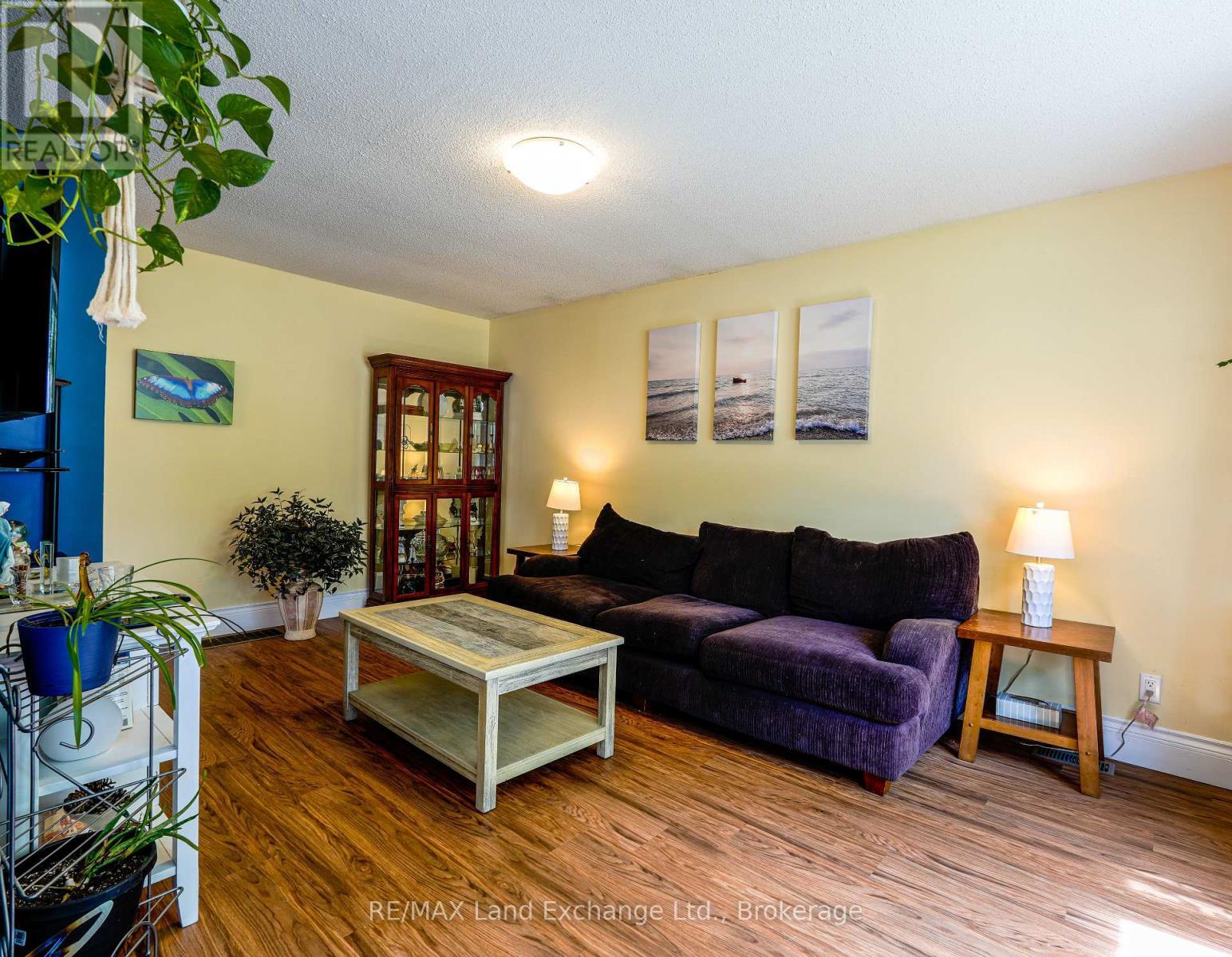 824 Andrew Malcolm Drive, Kincardine, ON - Indoor Photo Showing Living Room
