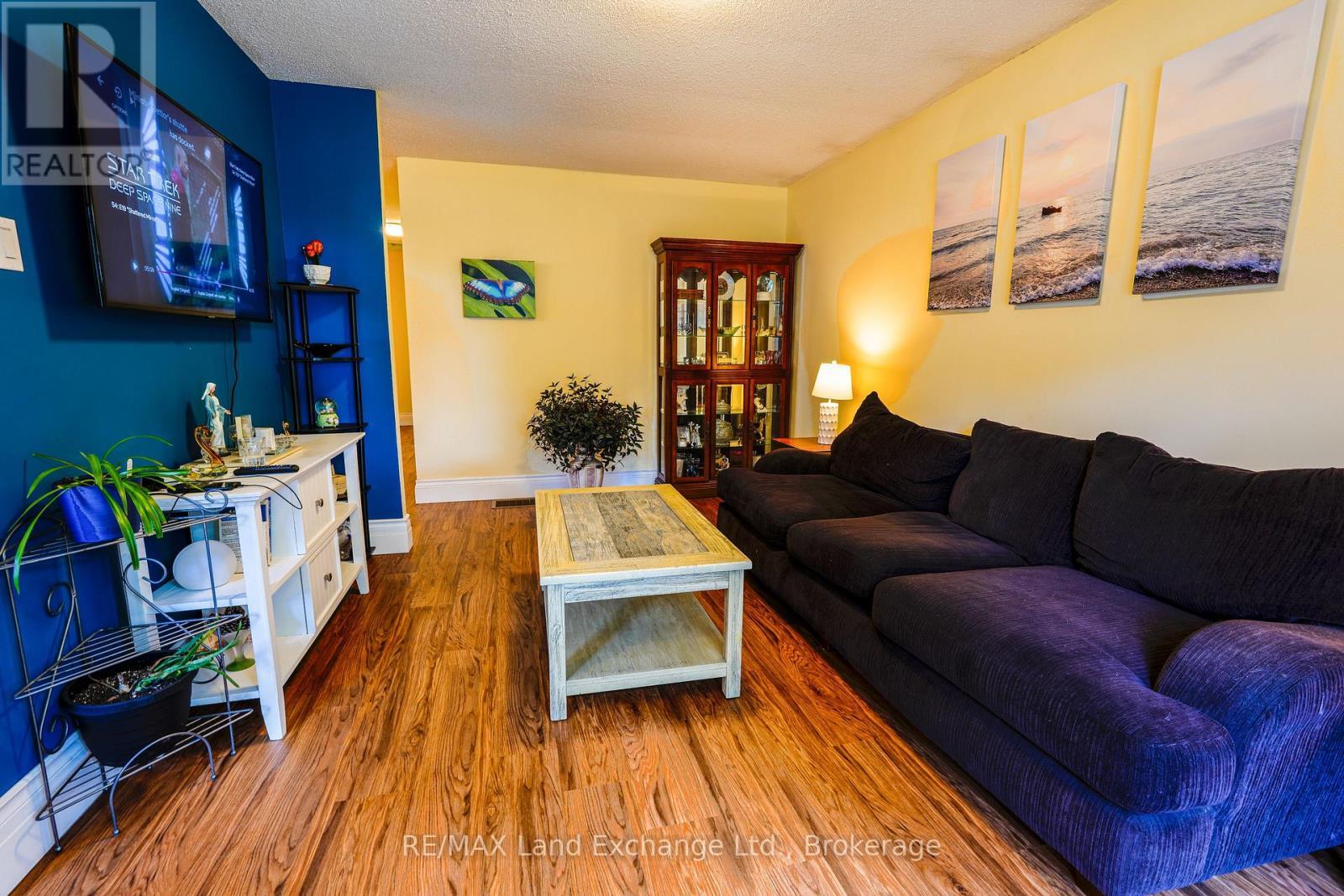 824 Andrew Malcolm Drive, Kincardine, ON - Indoor Photo Showing Living Room