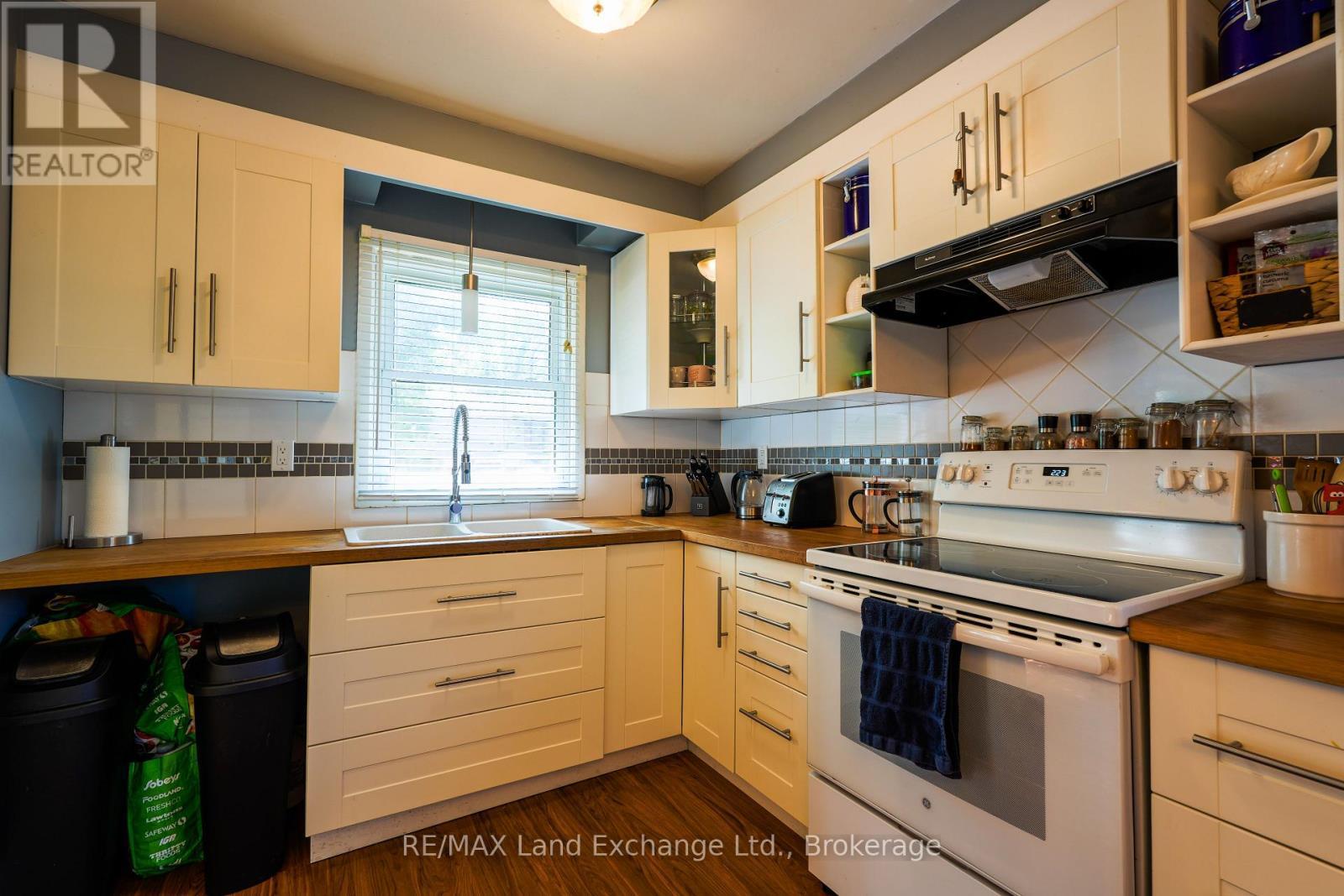 824 Andrew Malcolm Drive, Kincardine, ON - Indoor Photo Showing Kitchen