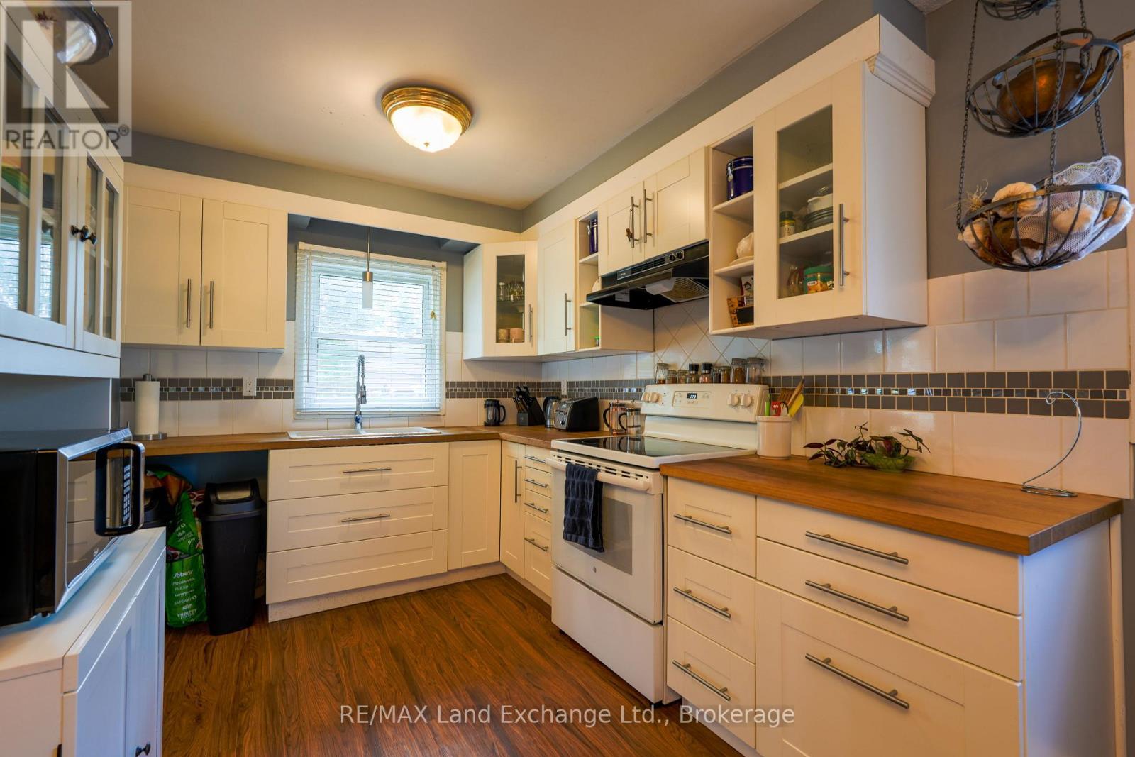 824 Andrew Malcolm Drive, Kincardine, ON - Indoor Photo Showing Kitchen