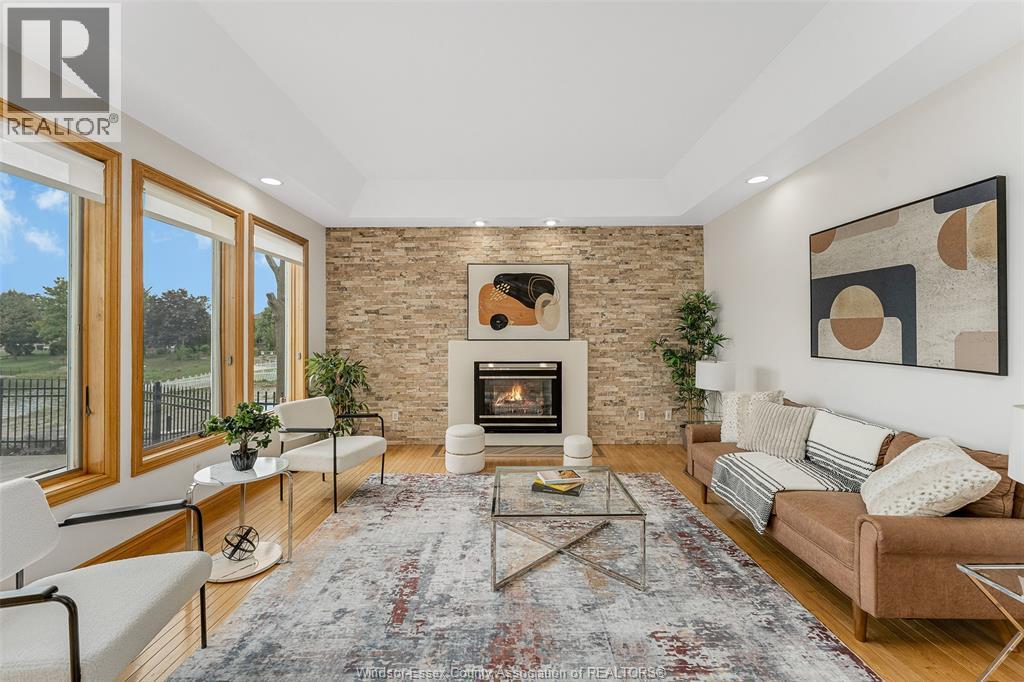 847 Lake Shore Drive, Windsor, ON - Indoor Photo Showing Living Room With Fireplace
