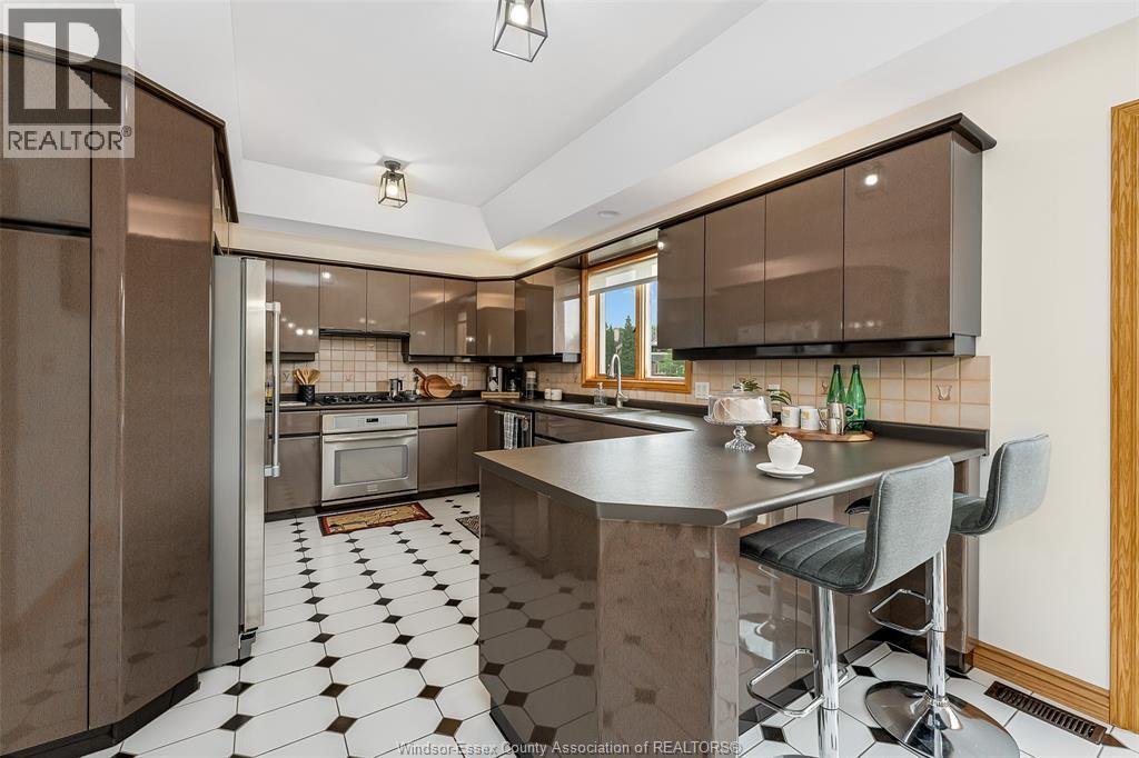 847 Lake Shore Drive, Windsor, ON - Indoor Photo Showing Kitchen