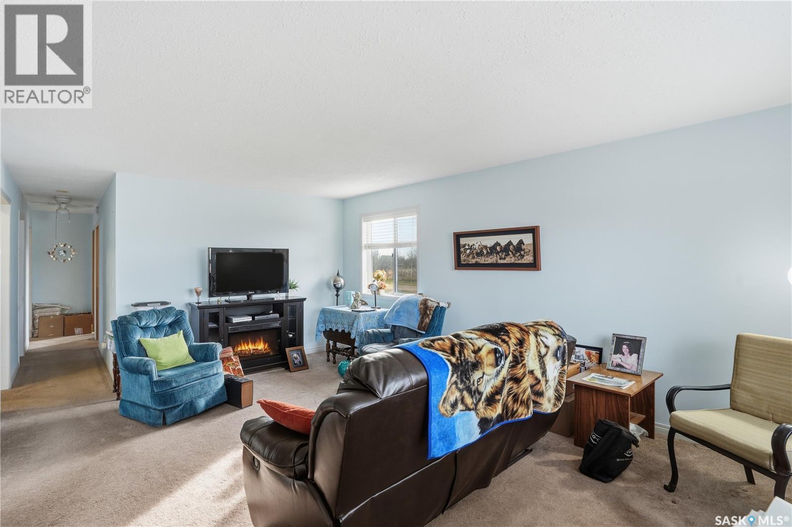 101 3Rd Avenue S, Maymont, SK - Indoor Photo Showing Living Room