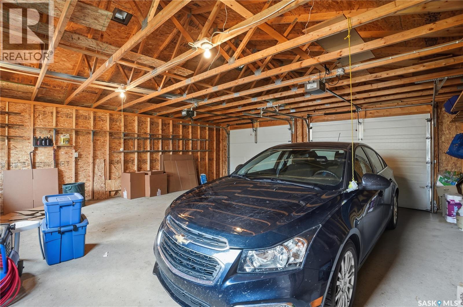101 3Rd Avenue S, Maymont, SK - Indoor Photo Showing Garage